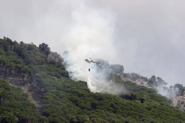 Yangın helikopteri — Stok fotoğraf