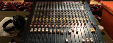 karıştırıcı ses düğmeleri ile