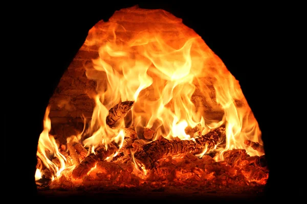Огонь в дровяной печи — стоковое фото