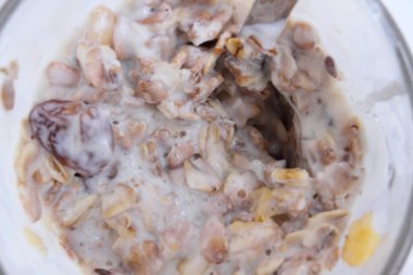 Cam Kavanoz içinde kahvaltı için Yoğurtlu müsli