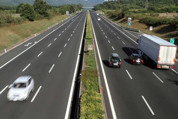 Otomobil ve kamyon transit karayolu