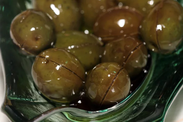 Aceitunas verdes en aceite — Foto de Stock