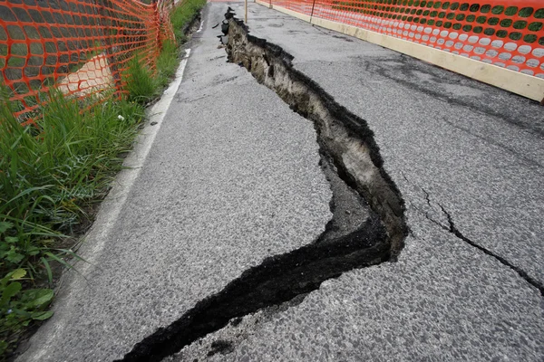 El deslizamiento de tierra después del terremoto — Foto de Stock