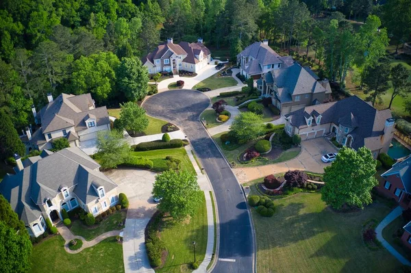 Uma Vista Aérea Panorâmica Bonita Conjunto Casas Bonitas Jardas Ajardinadas — Fotografia de Stock