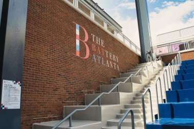 Atlanta, GA, ABD: 12 Haziran 2021 - Battery 'deki restoranlar ve eğlence mekanları, Atlanta, GA Truist Park' a ev sahipliği yapıyor