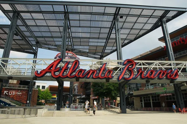 Atlanta, GA, ABD: 12 Haziran 2021 - Atlanta, Georgia Truist Stadyumuna giriş. Stadyum, Atlanta Braves 'in Beyzbol Ligi takımının ev sahibi olduğu bir stadyumdur..