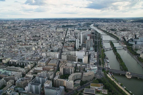 Panoramiczny Widok Lotu Ptaka Panoramę Paryża Tym Sekwana Pełna Łodzi — Zdjęcie stockowe