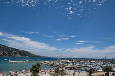 Menton, Fransa 'daki güzel panoramik plaj manzarası