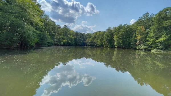 Dirt Footpath Huge Trees Uprooted Roots Trail Path Atlanta Sunny — Foto de Stock