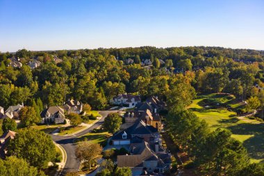 ABD 'nin banliyölerinde güzel bir alt bölümün havadan panoramik görüntüsü