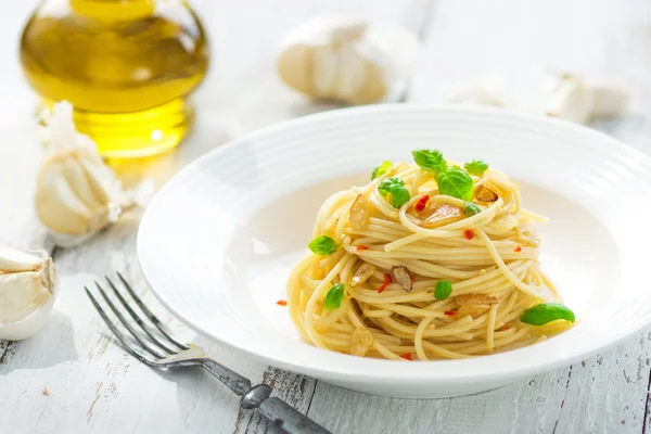 Pasta, spageti olivenolie og peperoncino - Stock-foto