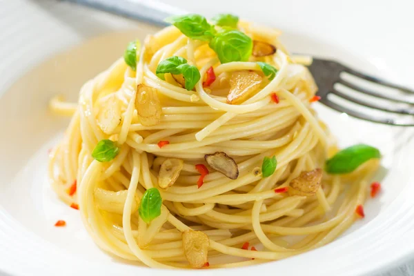 Pasta, spageti olivenolie og peperoncino - Stock-foto