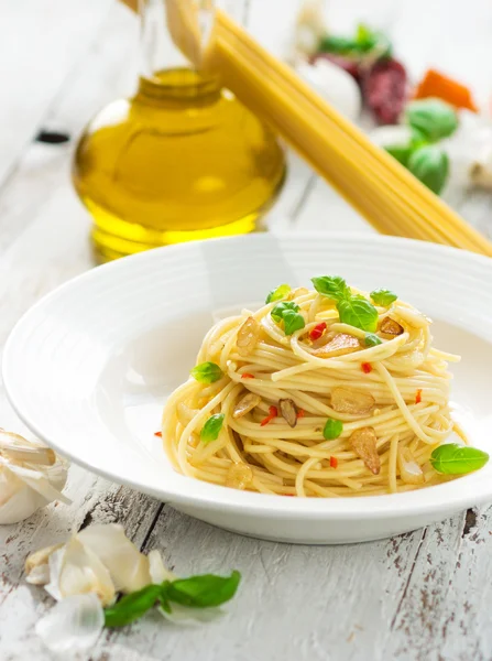 Pasta, spageti olivenolie og peperoncino - Stock-foto