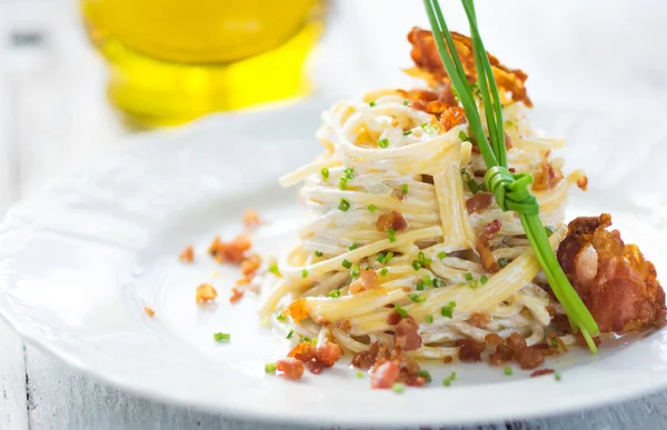 Makaron carbonara z boczkiem — Zdjęcie stockowe