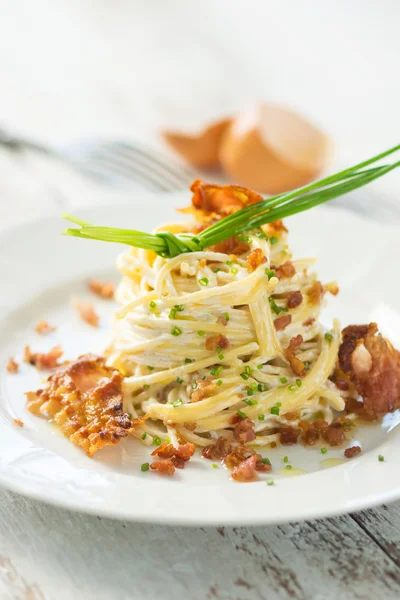 Pasta Carbonara mit Speck — Stockfoto