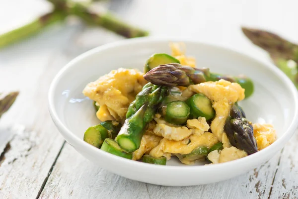 Green asparagus and eggs on wooden background — Stock Photo, Image