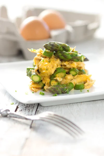 Green asparagus and eggs on wooden background — Stock Photo, Image