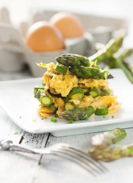 Green asparagus and eggs on wooden background — Stock Photo, Image