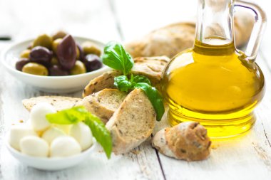 ekmek, zeytin ve zeytin yağı