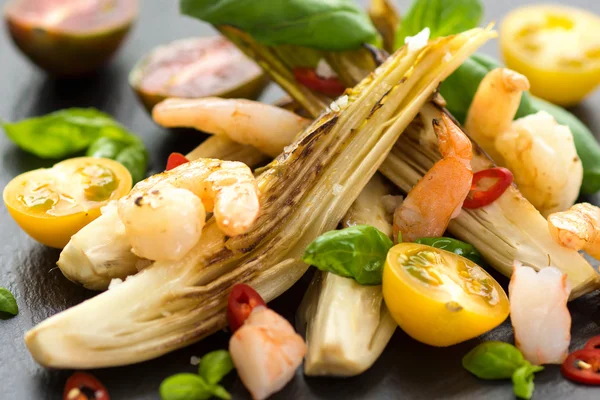 Kara taş üzerine kavrulmuş witlof