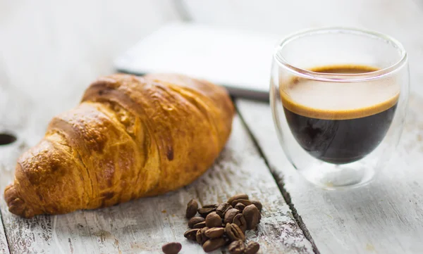 Coffee, croissant, break for breakfast — Stock Photo, Image
