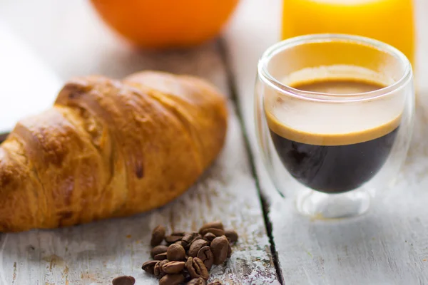 Breakfast, coffee and croissant — Stock Photo, Image