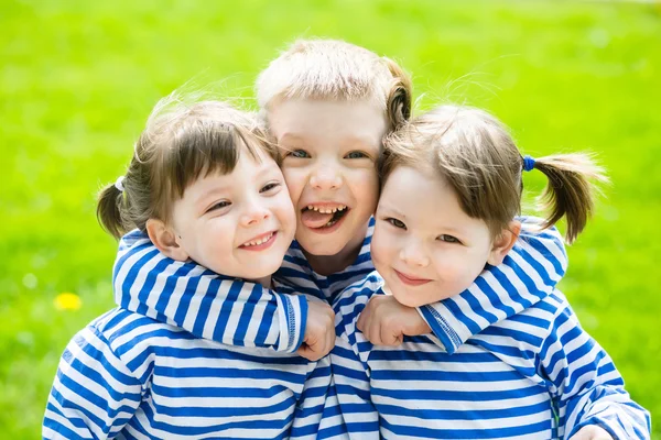 Three adorable little kids outdoors at warm summer day — Stock Photo, Image