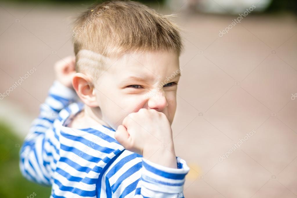 эмоции для детей. дети дерутся. агрессивность у детей дошкольного возраста. агрессивный ребенок. агрессия дошкольников.