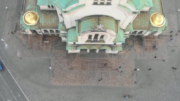 ブルガリアのソフィアにあるアレクサンダー ネフスキー大聖堂の傾きが明らかに Airial Drone — ストック動画