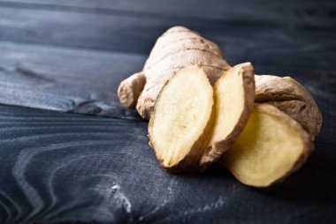 Bütün taze zencefil