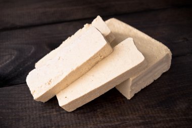 Ham soya peyniri dilimleri