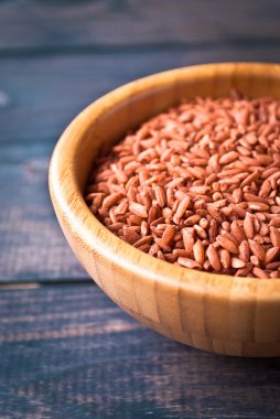 çiğ kırmızı pirinç