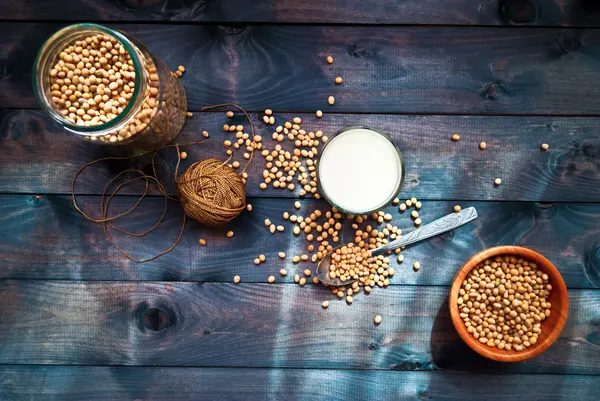 Soy milk and beans — Stock Photo, Image