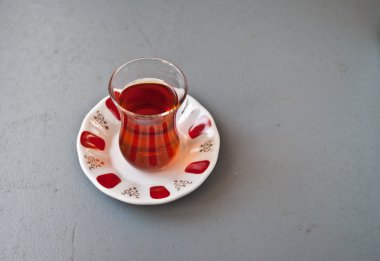 Geleneksel bardakta Türk çayı
