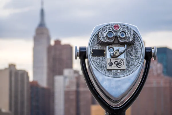 Binoculars looking at New York City — Stock Photo, Image