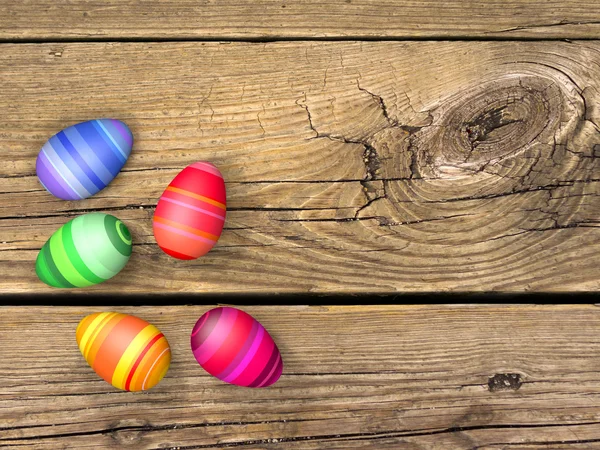 Ahşap masa üzerinde Paskalya yumurtaları
