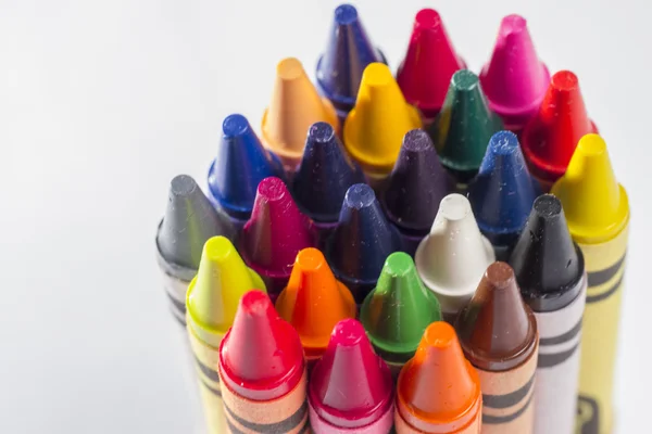 Crayones agrupados fuertemente juntos — Foto de Stock