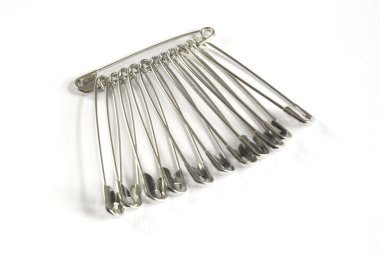 masada çengelli iğne