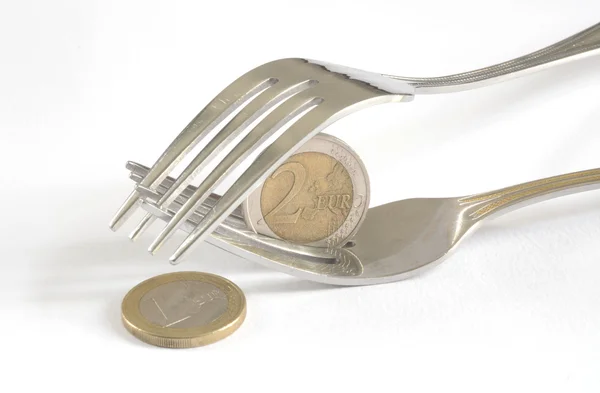 Dinero céntimos de euro y tenedor para comer — Foto de Stock