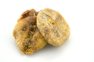 Kurumuş meyveler beyazda izole edilmiş.