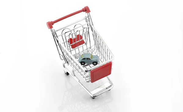 Carro de compras con coche — Foto de Stock