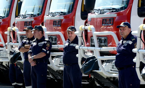 Sofia, Bulgaria - June 9, 2015: New fire trucks are presented to their firefighters — Stock Photo, Image