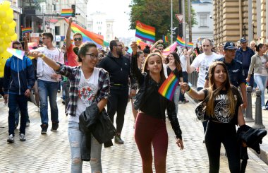 1000 people took part in the Paris Gay Pride parade