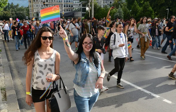 1000 Menschen nahmen an der Pariser Gay Pride Parade teil — Stockfoto