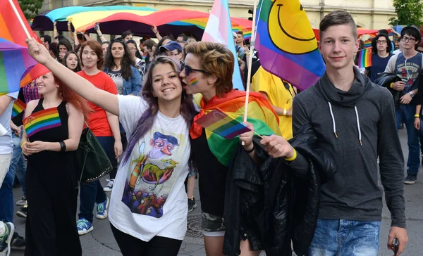 1000 Menschen nahmen an der Pariser Gay Pride Parade teil — Stockfoto