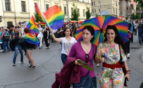 1000 Menschen nahmen an der Pariser Gay Pride Parade teil — Stockfoto