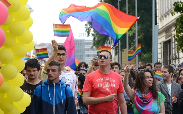 1000 Menschen nahmen an der Pariser Gay Pride Parade teil — Stockfoto