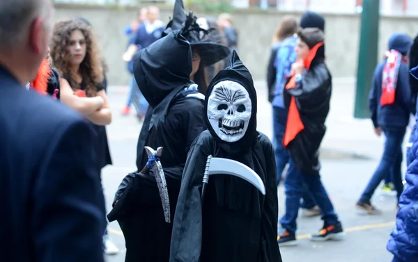 Dzieci uczcić Halloween w szkole w Sofii, Bułgaria na 30 października 2014 — Zdjęcie stockowe