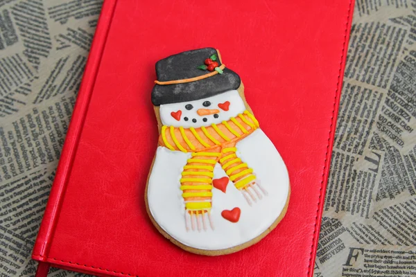 Roter Block und interessant wie Cookies Schneemann. — Stockfoto