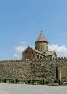 Mtskheta, Georgia 'daki Svetitskhoveli kilisesi ve kale kompleksi panoraması